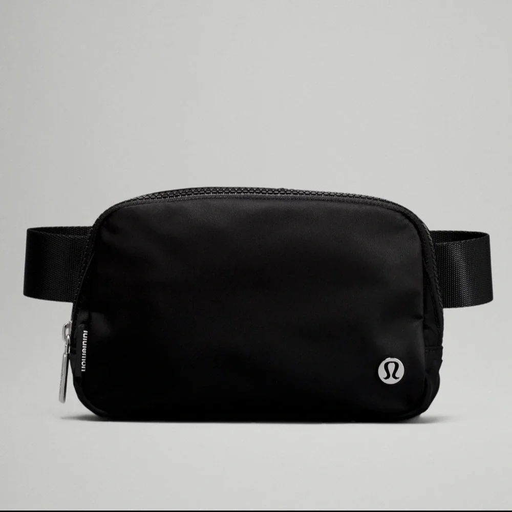 NWT 🍋 Lululemon Black Everywhere Belt Bag